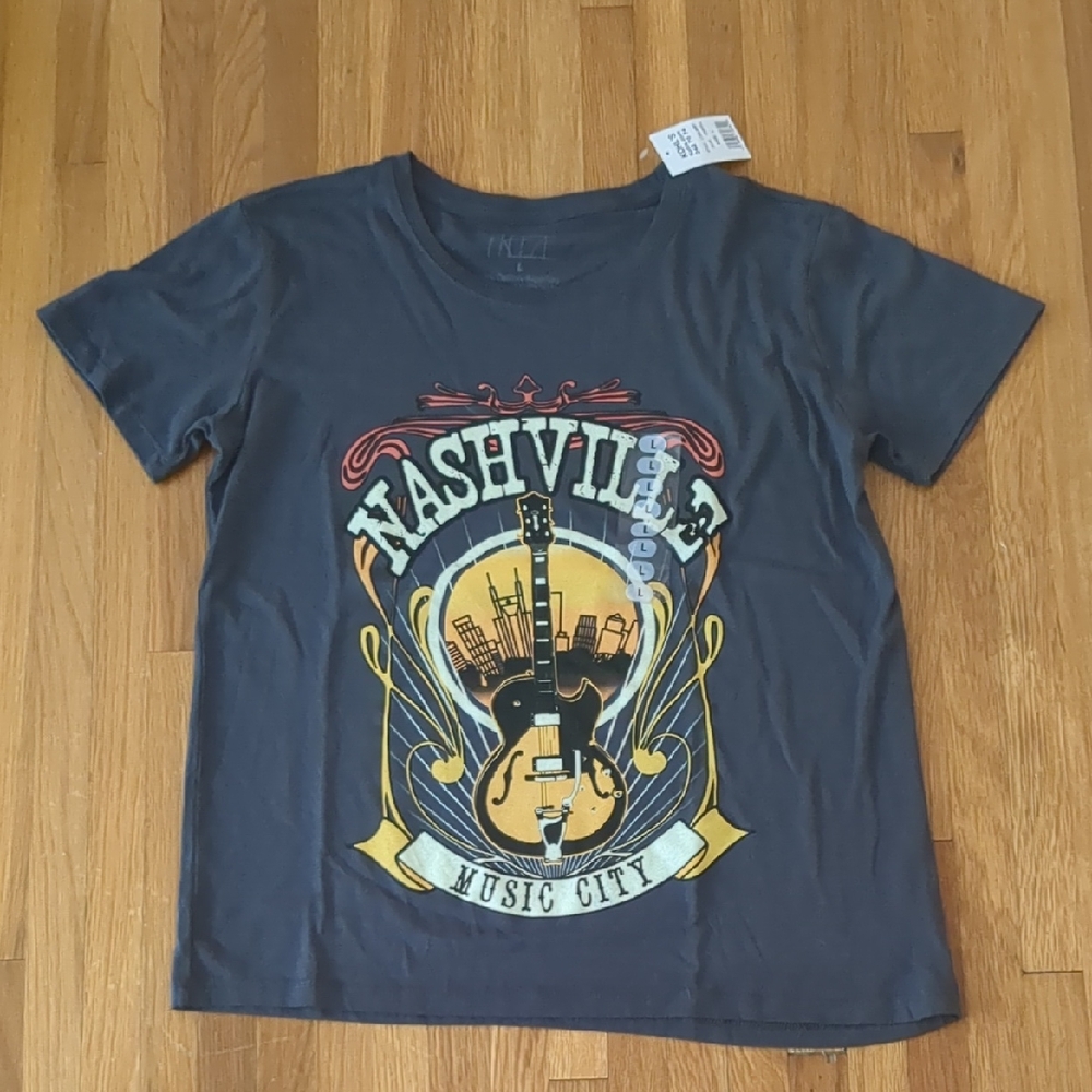 NWT Juniors Nashville Short Sleeve T-shirt